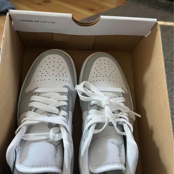 Women's Nike Air Jordan 1 Low - Picture 3 of 4